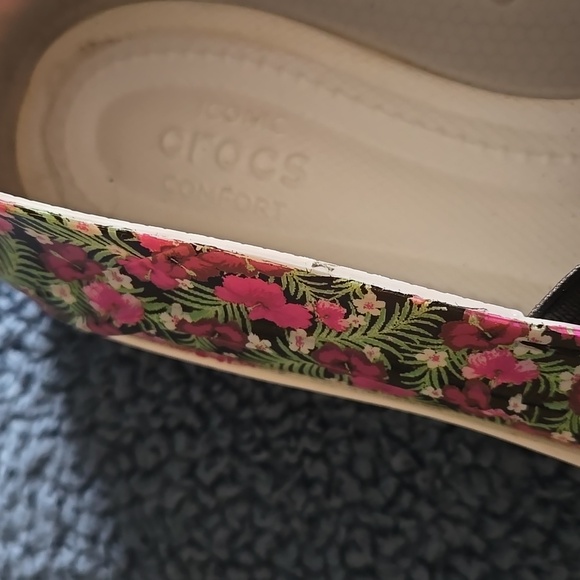 Crocs Floral Slip On Loafer  Size 7  EUC - Picture 7 of 8